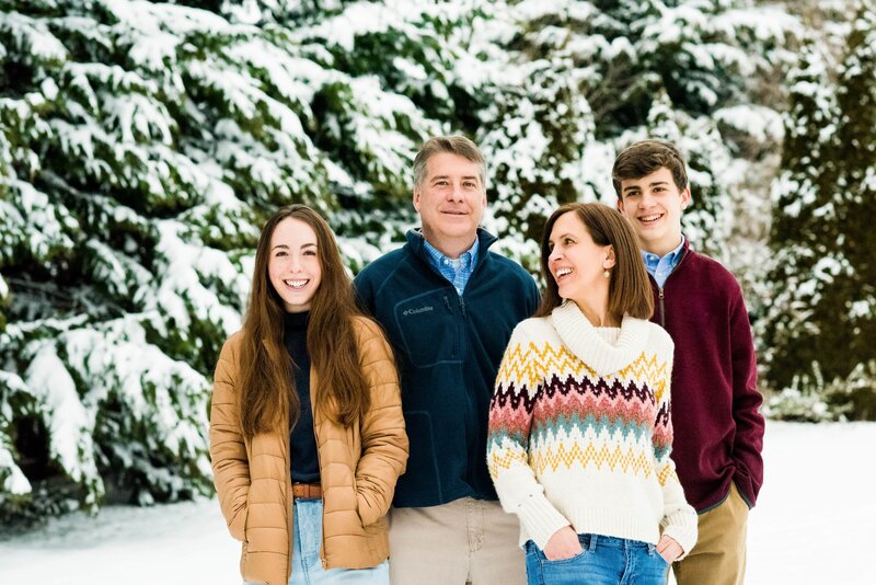 Family-Snow-Photos-Virginia-1-min