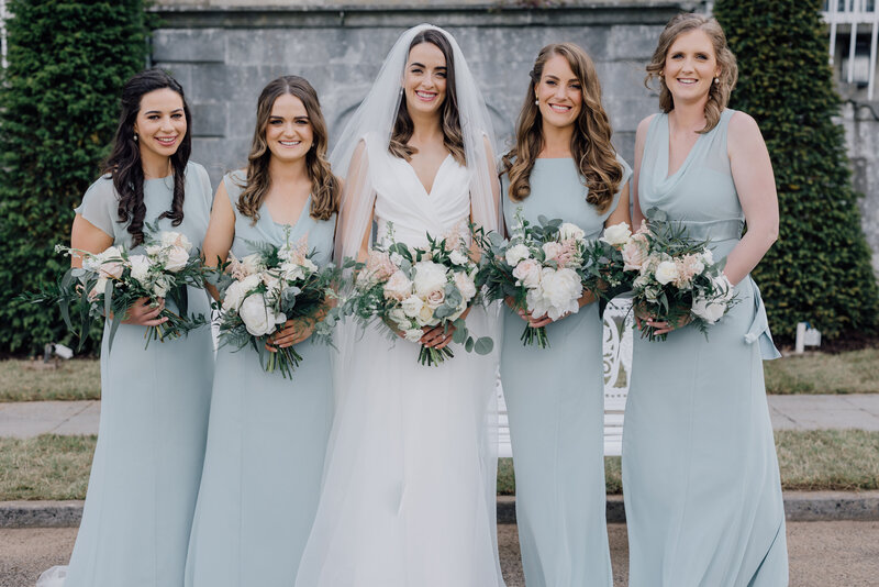 bridesmaids-in-mint-dresses
