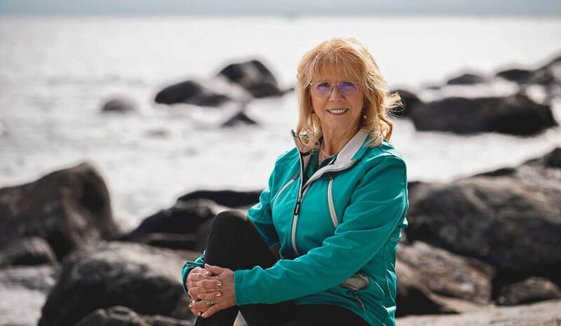 Lucie Zettel  headshot, wearing turquoise front zip jacket