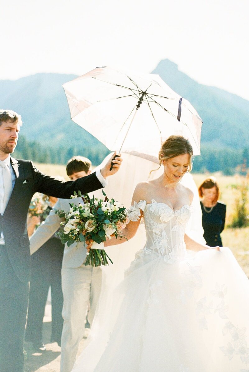 wedding party photos outdoor