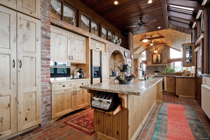 3731 Overlook kitchen