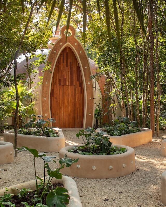 Alejandra Torres, expert beauty therapist in San Miguel De Allende, offers personalized skincare treatments including deep facial cleansing and custom facial therapies to enhance skin health and radiance through EnForma.