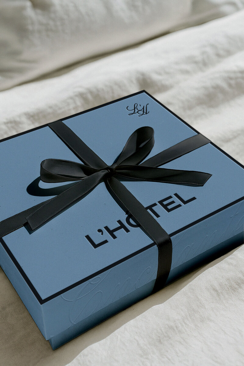 Gift-Box-Packaging-Mockup-PSD-Silver-Tray-Saffron-Avenue-After4