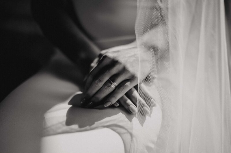 bride-wedding-rings-veil-detail-melissa-ferrara-photography01001