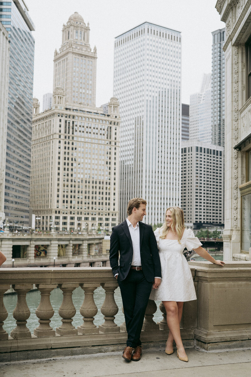 erin-peter-chicago-downtown-engagemenet-haleyjames-60