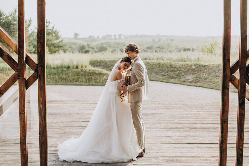 young-wedding-couple-their-wedding (3)