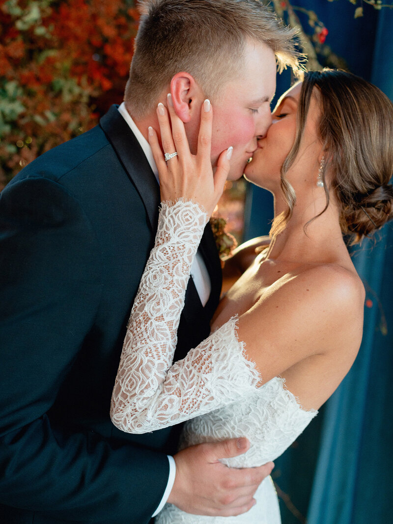 Autumn-Maximalist-Wedding-with-rich-tones-blue-velvet-draping-Ashley-Ludaescher-Photography-Vanessa-Noel-Events-0023
