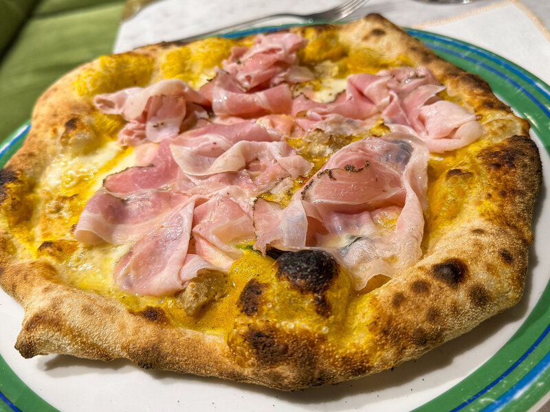 Pizza at FuocoFarina in Alba, Italy