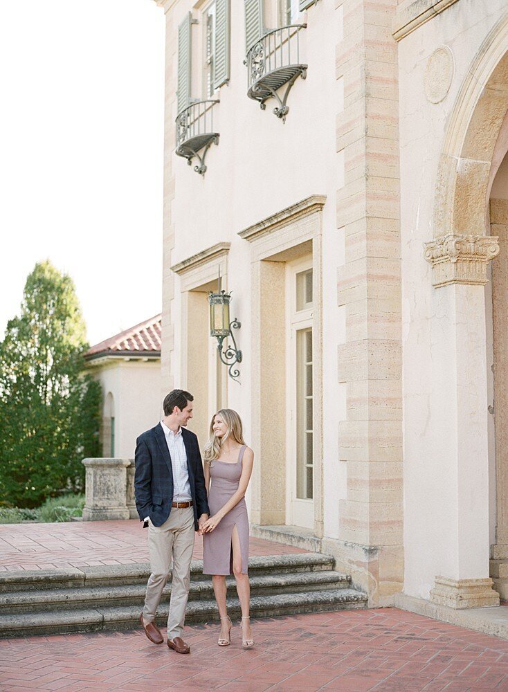 tulsa-wedding-photographer-engagement-session-at-the-philbrook-museum-laura-eddy-photography_0004