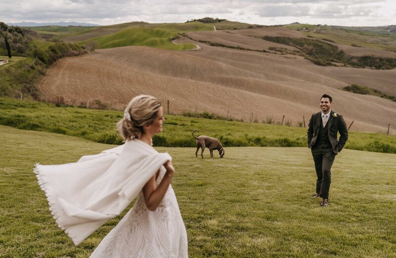 bride and groom in tuscany the lazy olive villa
