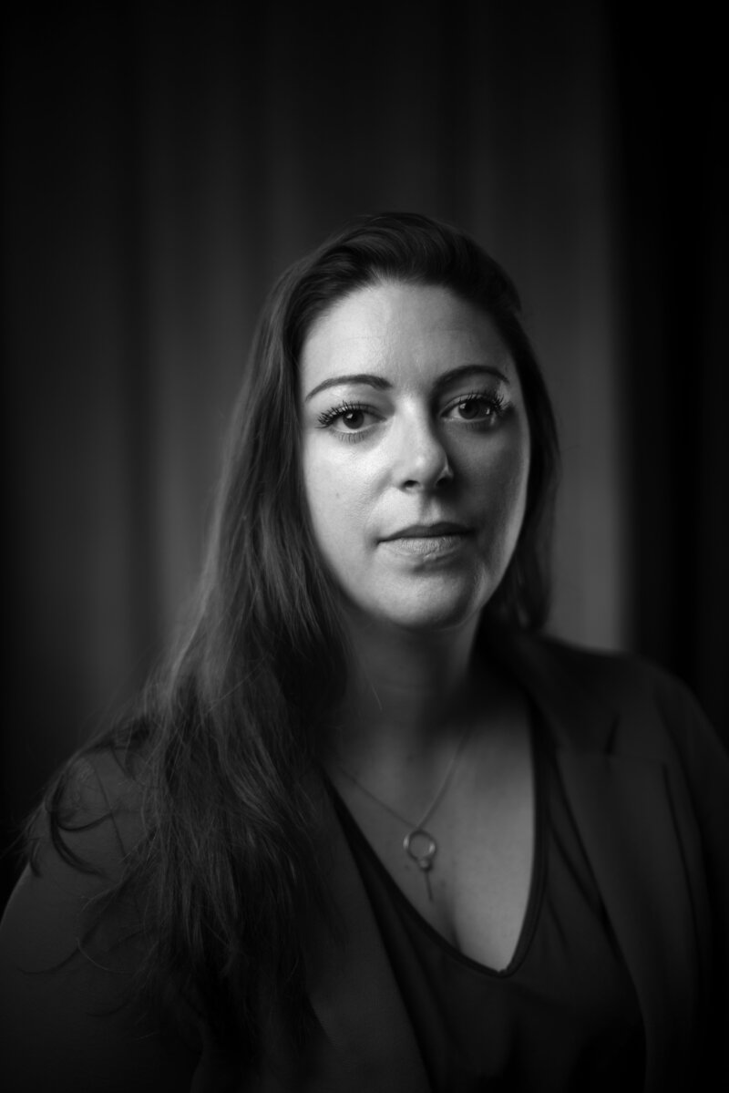 portrait-femme-studio-noir-blanc-4