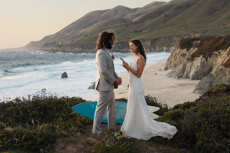 bride and groom kissing and eloping in scotland isle of skye destination.