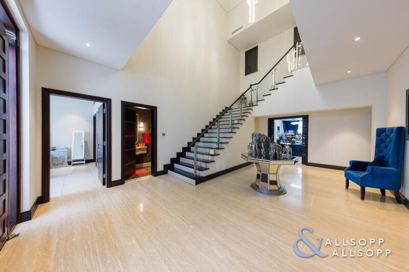 foyer before home renovation