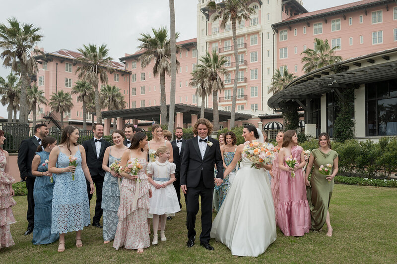 Bride, groom and wedidng party pictures at Grand Galvez