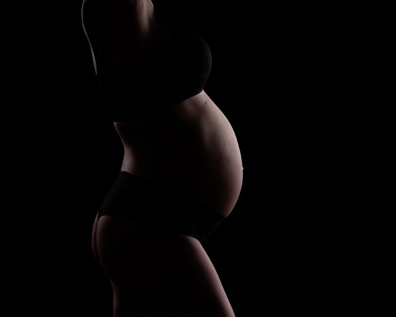 profesjonell gravidfotograf med studio på oppegård. Fotografering for kommende mødre i oslo, asker og bærum