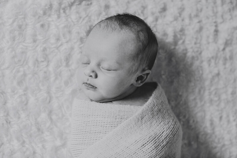 resizedtorontoebabynewbornphotographer_9