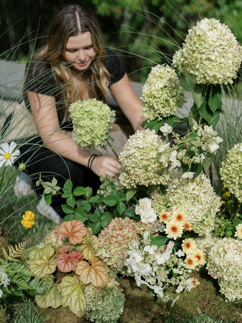 Kate_Campbell_Floral_Poolside_Wedding_Dinner_Party_Wedding_Sarandon_Smith_Photography-18