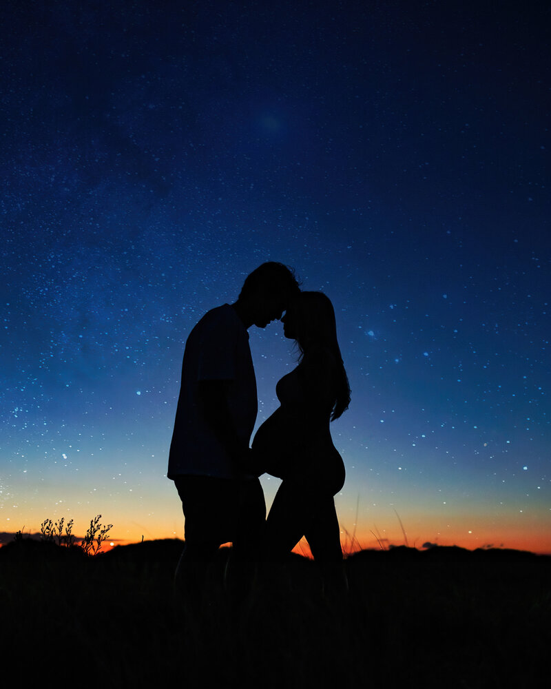 pregnant silhouette infront of night starry sky