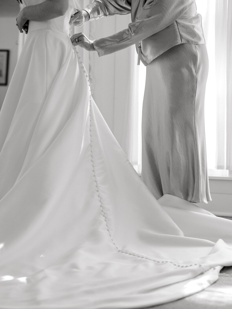 bridal-prep-at-the-gruene-estate