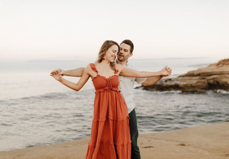 engagement session at sunset cliffs