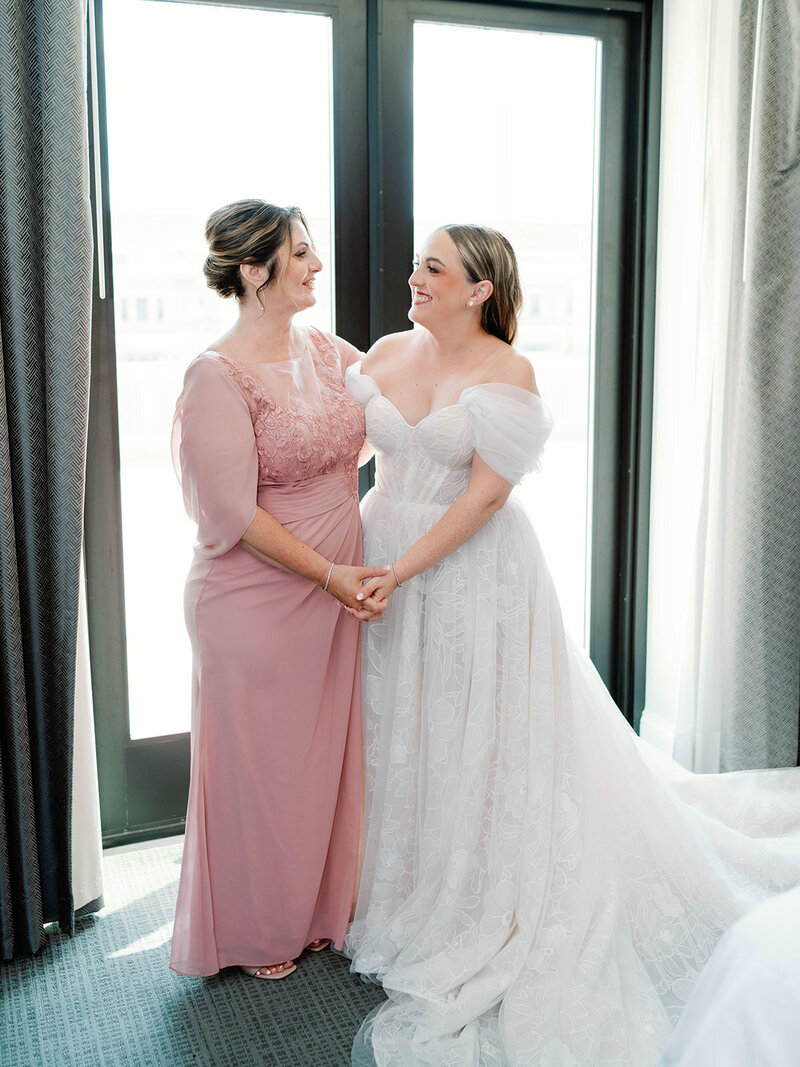 Mother Daughter sweet wedding morning moment