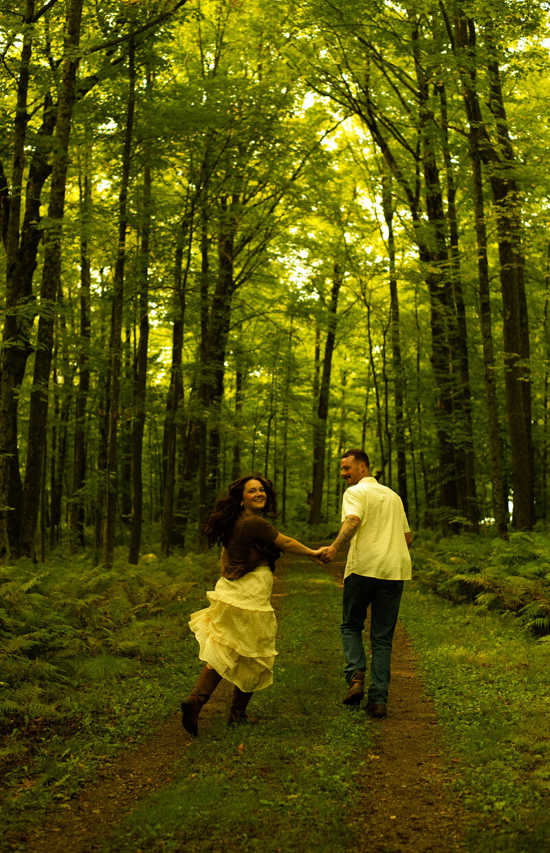 outdoors minnesota couples photoshoot, couples photos outfit inspo, twin cities minnesota couples photographer