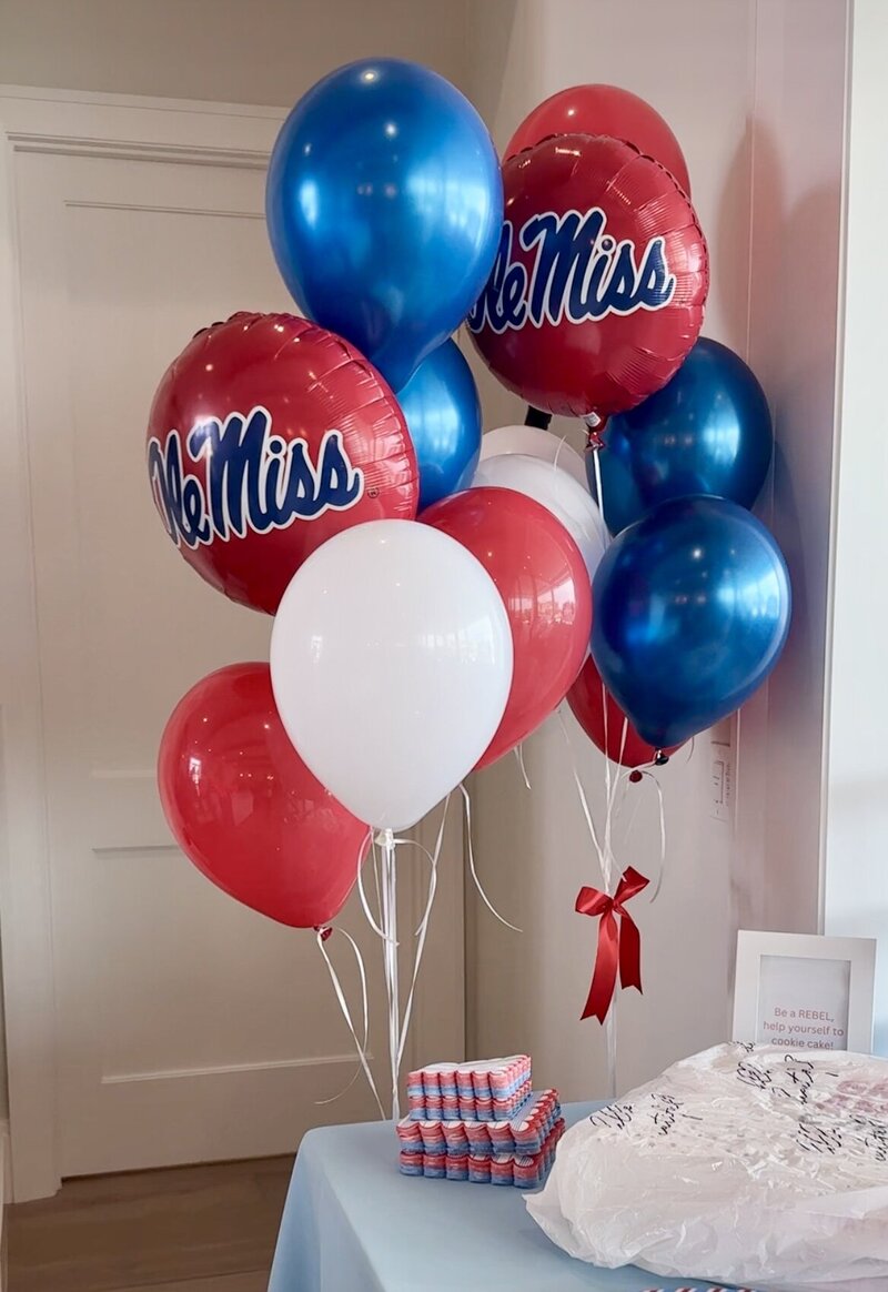 Balloon bouquet in navy, red and white