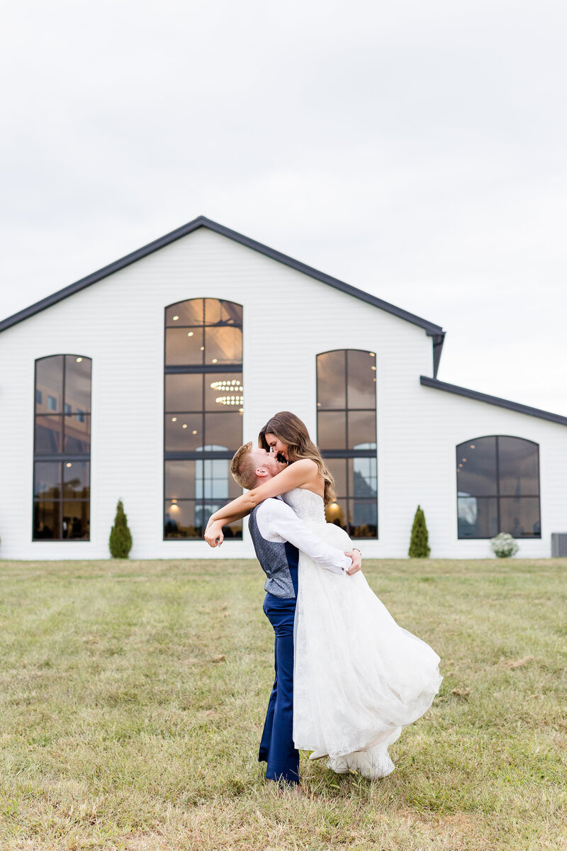 Britt & Riley Wedding sneak peeks. Bella Faith Photography  45