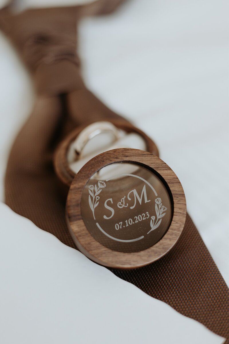 Ringkästchen von Sarah und Marc bei ihrer Hochzeit in Bergisch Gladbach