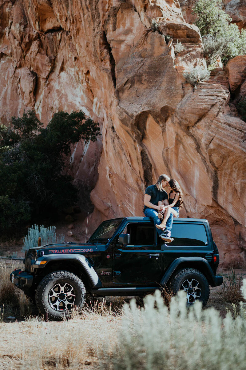 Red Rock Utah Jeep engagement session-4-1