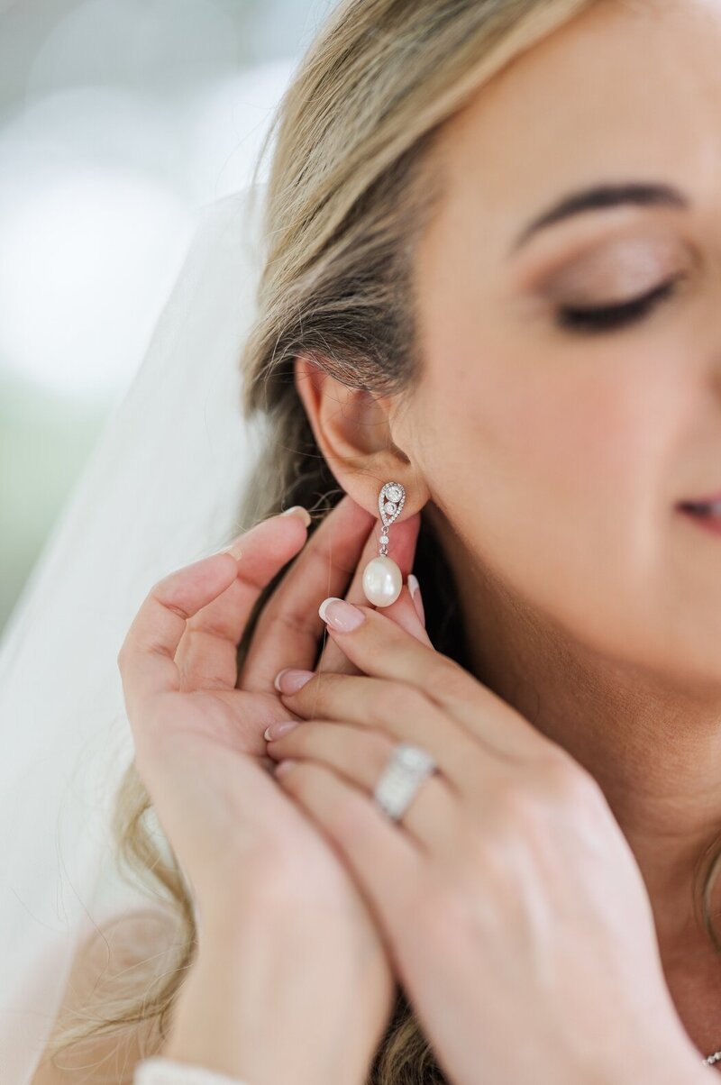 bridal jewelery photos