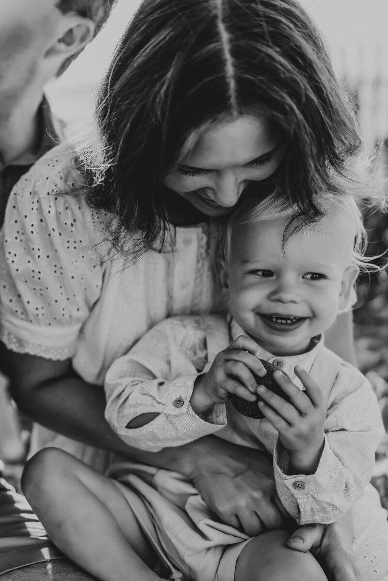 San Diego Maternity Photographer captures mother playing with baby