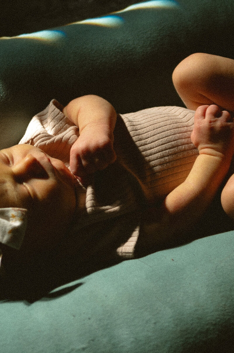 CozyInHomeNewbornPhotos129