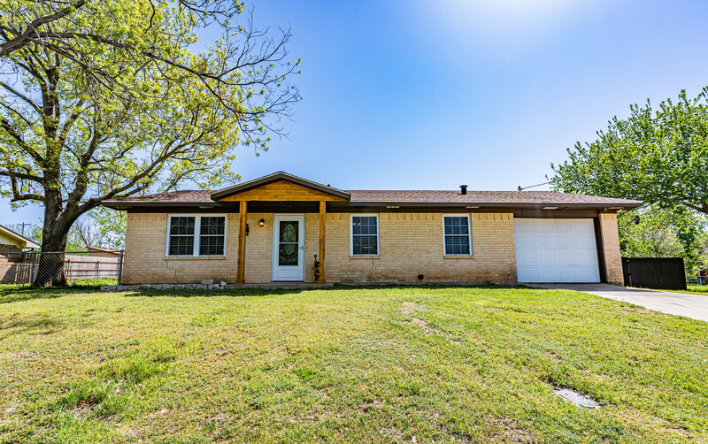 Texas home with large backyard for sale in Nocona Texas