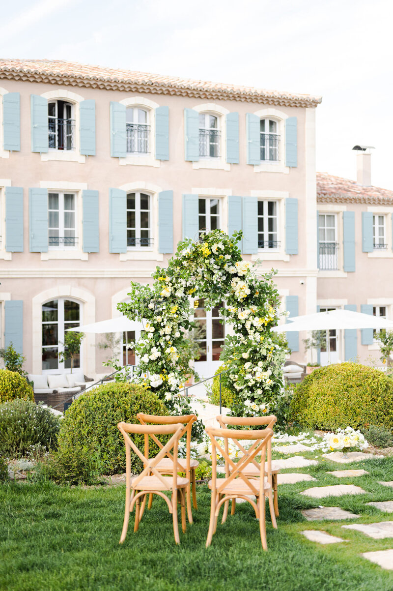 arche-florale-fleurs-fraîche-mariage-côte-d'azur