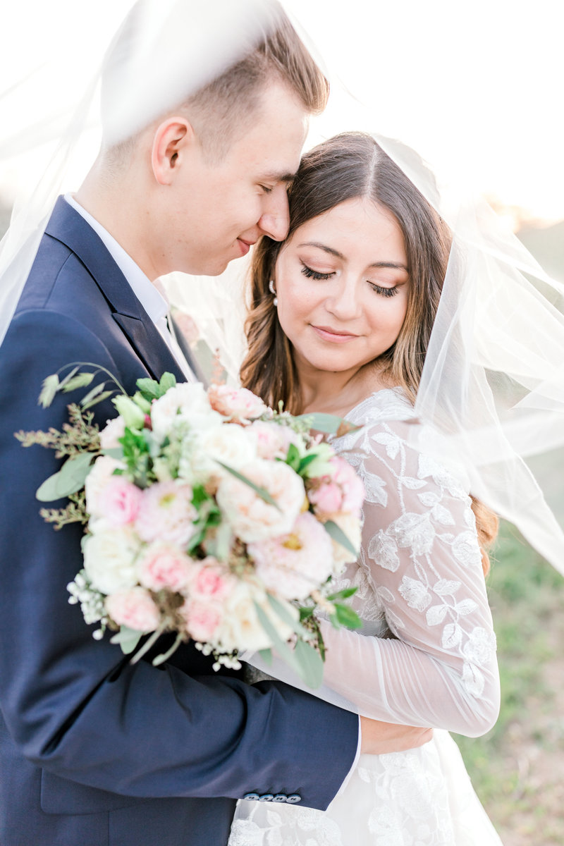 Romantic and Authentic Wedding Pictures