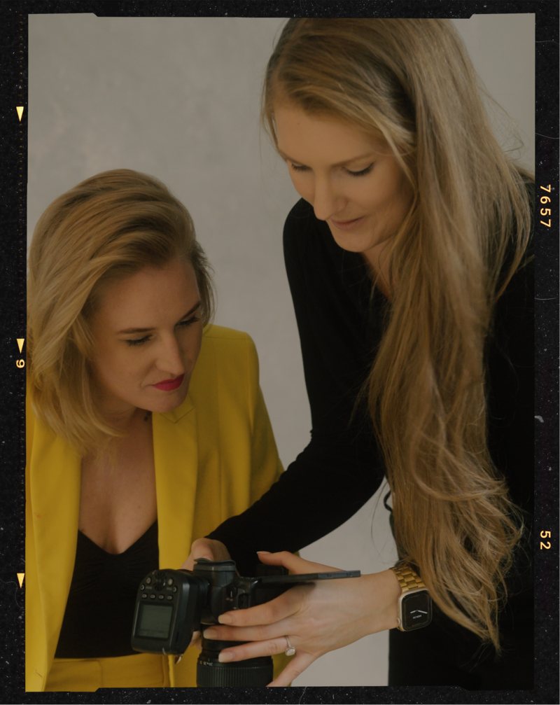 Behind the scenes photo of an empowering portrait session of a woman in a yellow suit in Helena Kristianssons Stockholm Studio