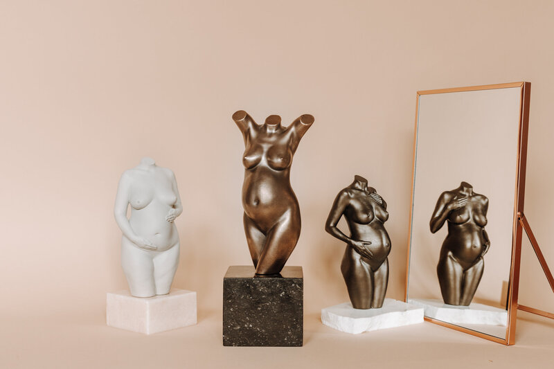 Bronzen beeldje zwangere lichaam 3D