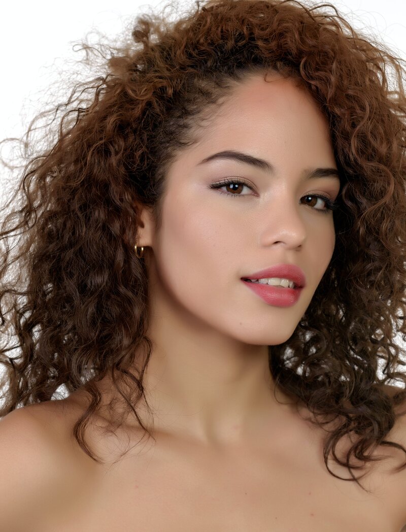 Beauty wolfe Website Templates designed for the beauty boss, beauty salon, esthetician, brow artist, hair stylist, lash artist, beauty blogger, nail salon.
