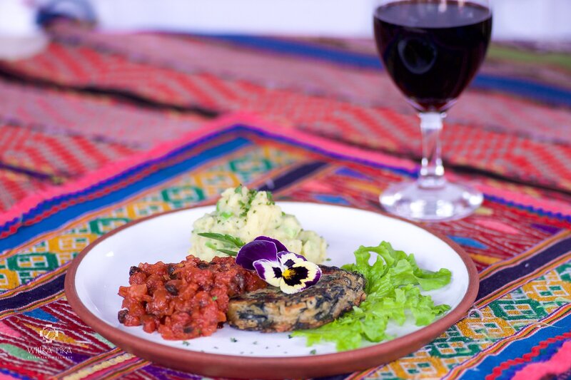 WT dinner plate with wine