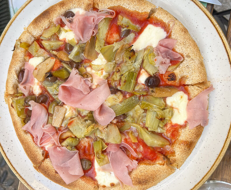 Pizza at Verde Salvia in Pavia, Italy