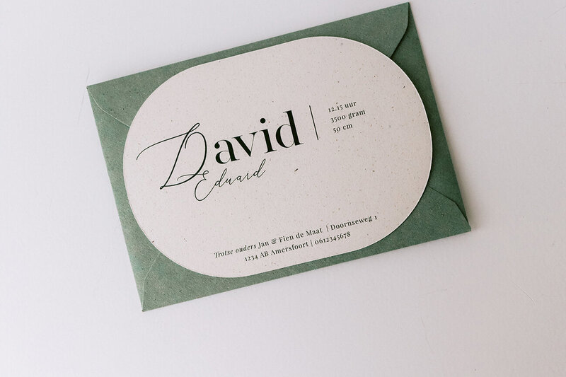 Ovaal-geboortekaartje-David-op-Vibers-papier