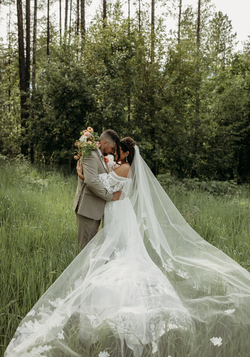 montana wedding surrounded by green trees