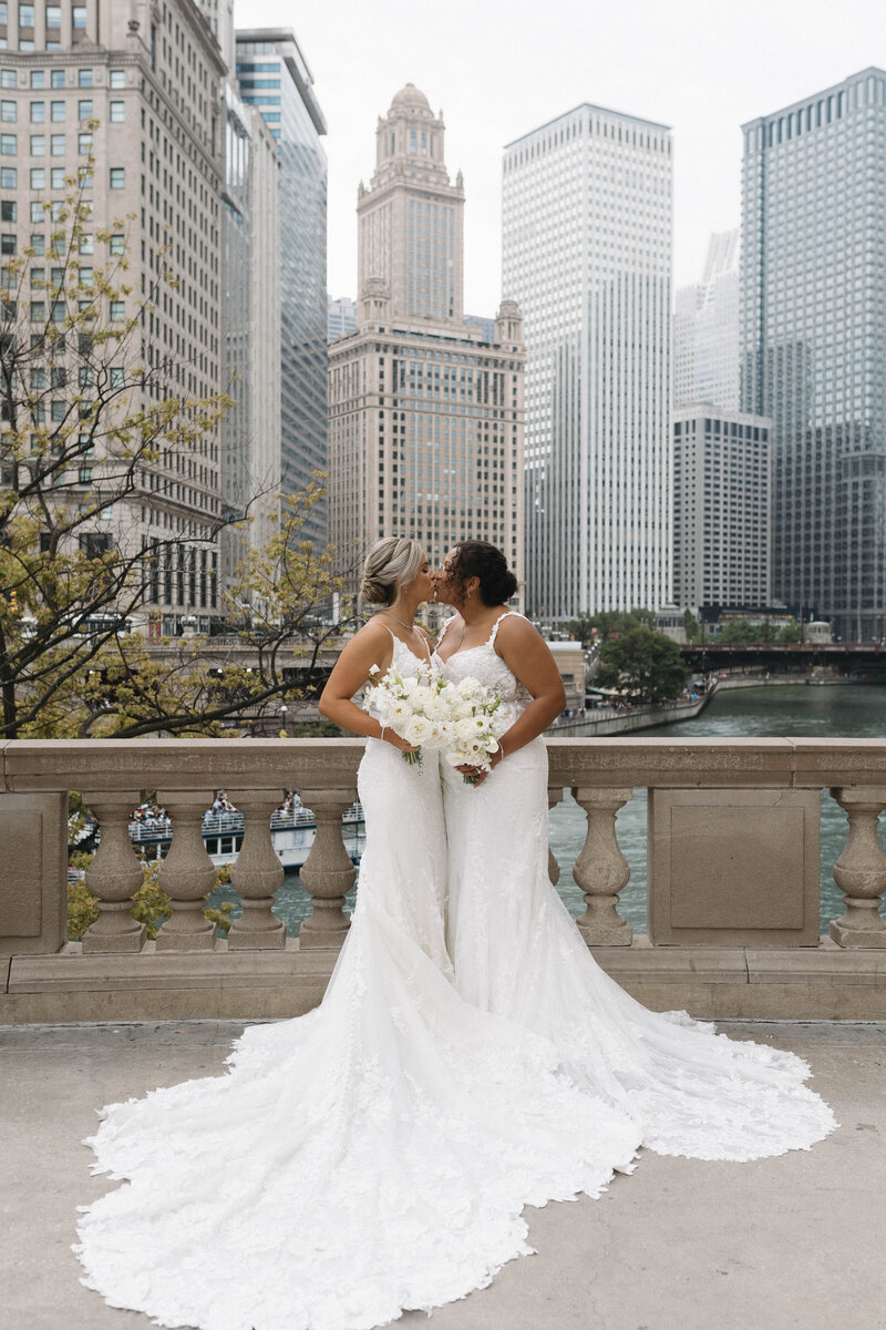 cake cutting flash photos