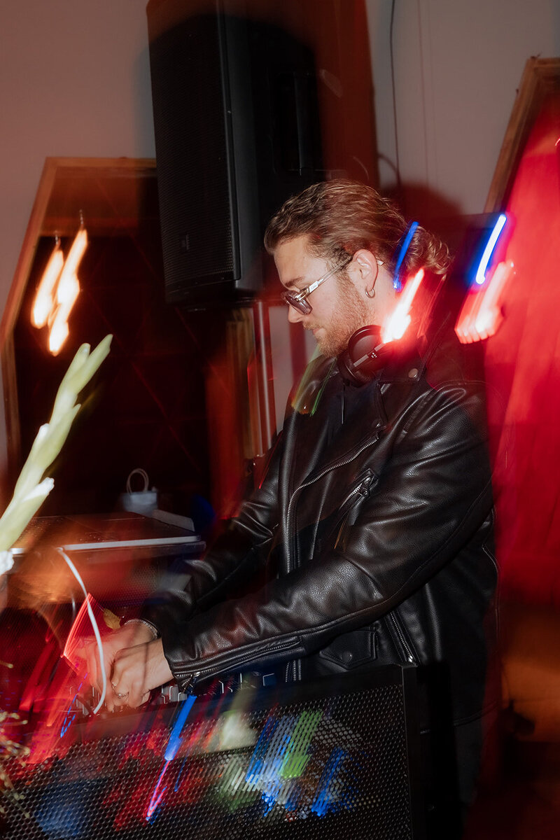 DJ Butch Voyage legt auf während einer Hochzeit im Dom Kitchen  Grill Bar Karlsruhe