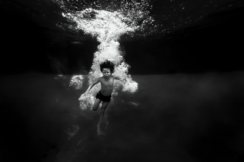 underwater photographer, columbus, ga, atlanta, pool, young boy swimming, diving, bubbles, ker-fox photography_3664