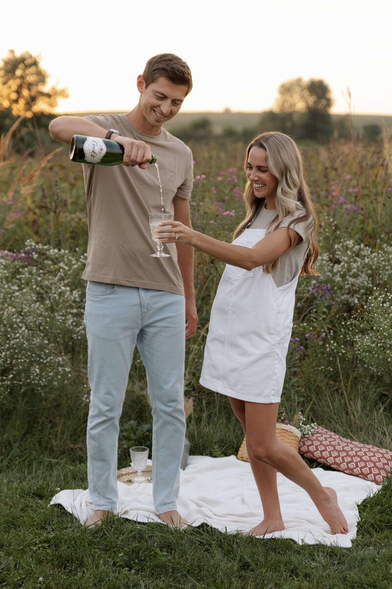 Iowa-Elopement-Photographer-Forever_Framed_by_Rachel 28