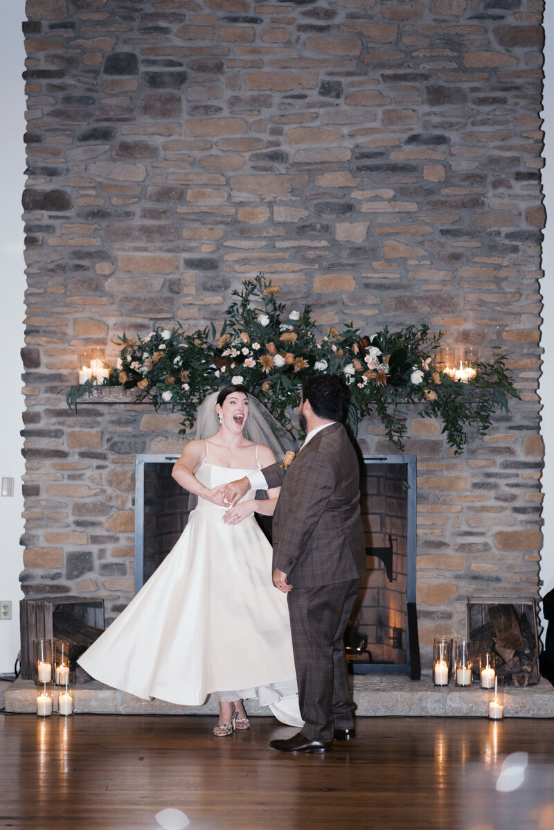 sarah-elizabeth-studio-ohio-wedding-photographer-the-landing-cummins-wedding-friday-first-dances-18