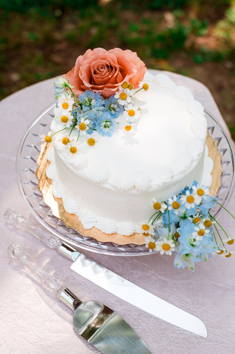 Elopement cake with peach and blue flowers