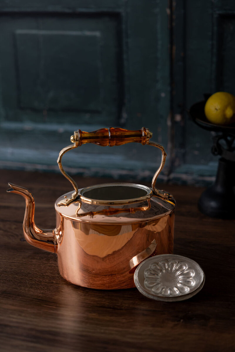 Oval Tea kettle with Amber Glass Handle